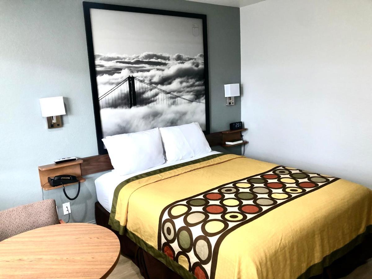 Super 8 By Wyndham Fort Bragg Exteriör bild