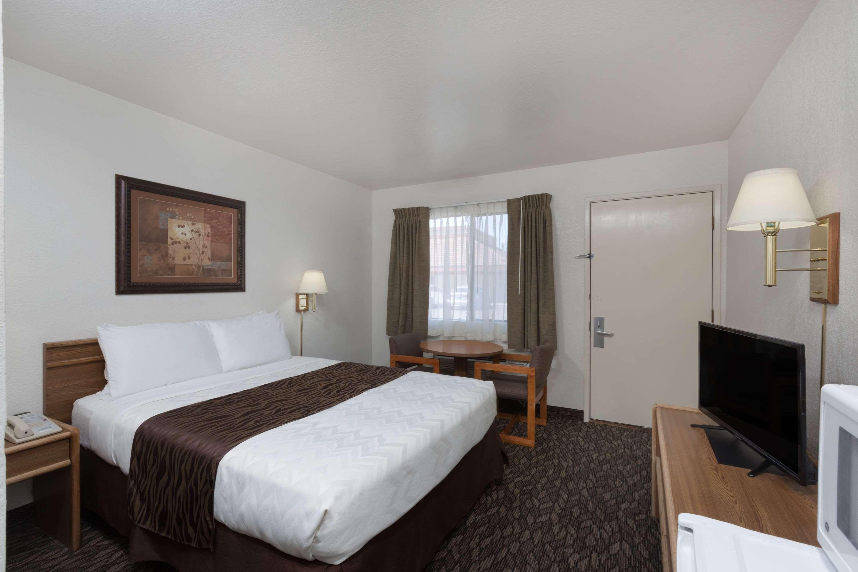 Super 8 By Wyndham Fort Bragg Exteriör bild