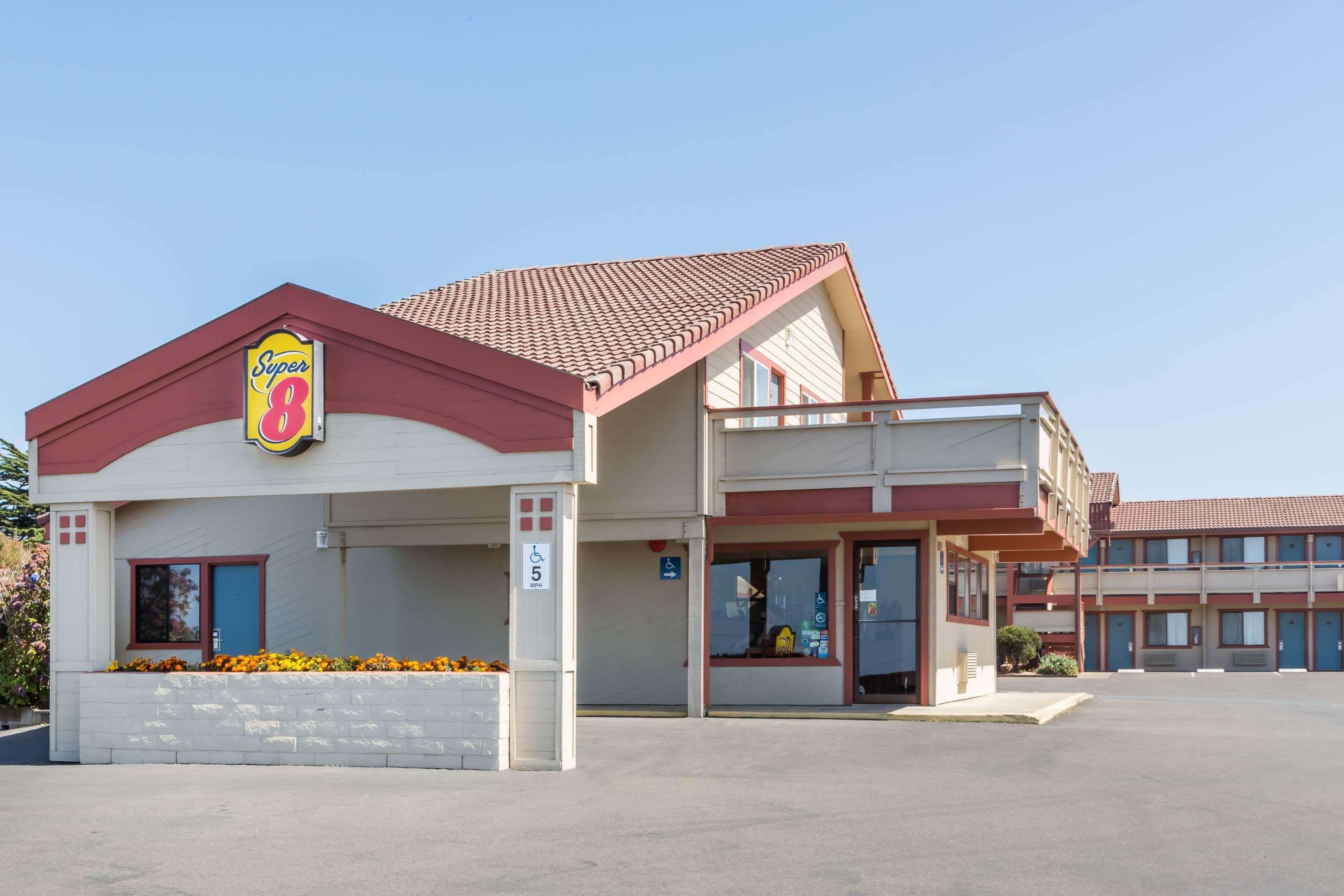 Super 8 By Wyndham Fort Bragg Exteriör bild