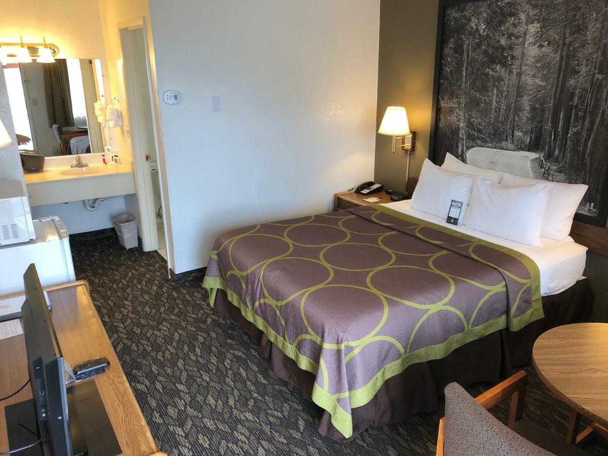 Super 8 By Wyndham Fort Bragg Exteriör bild